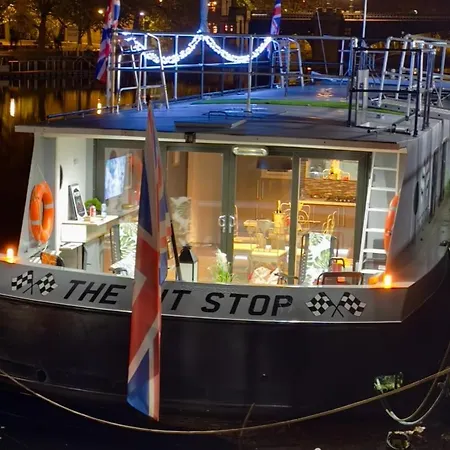 Pit Stop Botel *